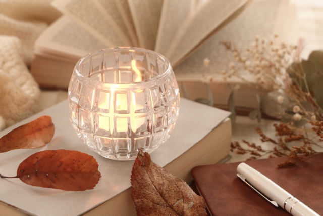 小さな灯りが優しくともる安心できる空間